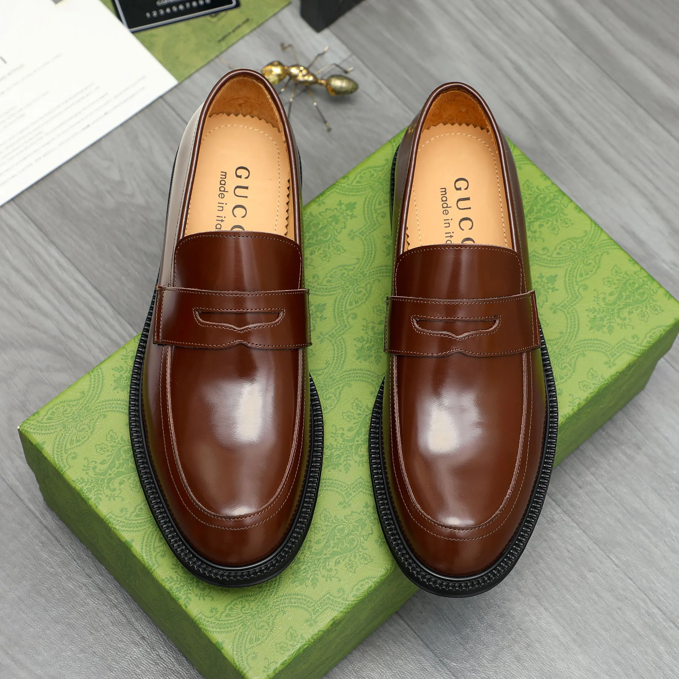 Men's shoes 💰500 Product trademark: GUCCI "Gucci" business slip-on leather shoes Regular size: 38-44 (45.46 custom-made, non-returnable) Product materials: Selected pearlescent cowhide upper, cowhide lining, original rubber outsole
